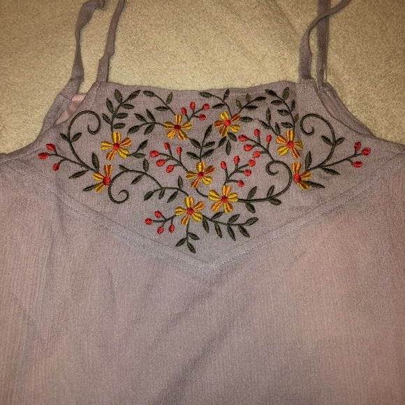 ✄🏷Lilac Cold Shoulder Dress w/ Floral Detail - Picture 4 of 4